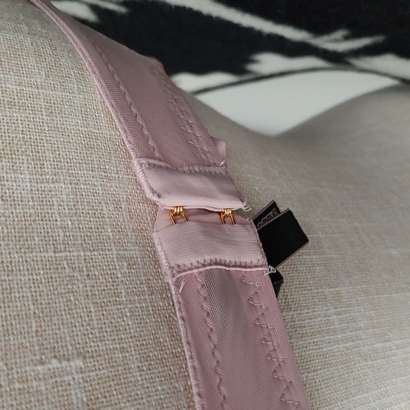 💕GUC Victoria's Secret Unlined Floral Plunge Underwire Bra, Dusty Rose Floral - Picture 7 of 11